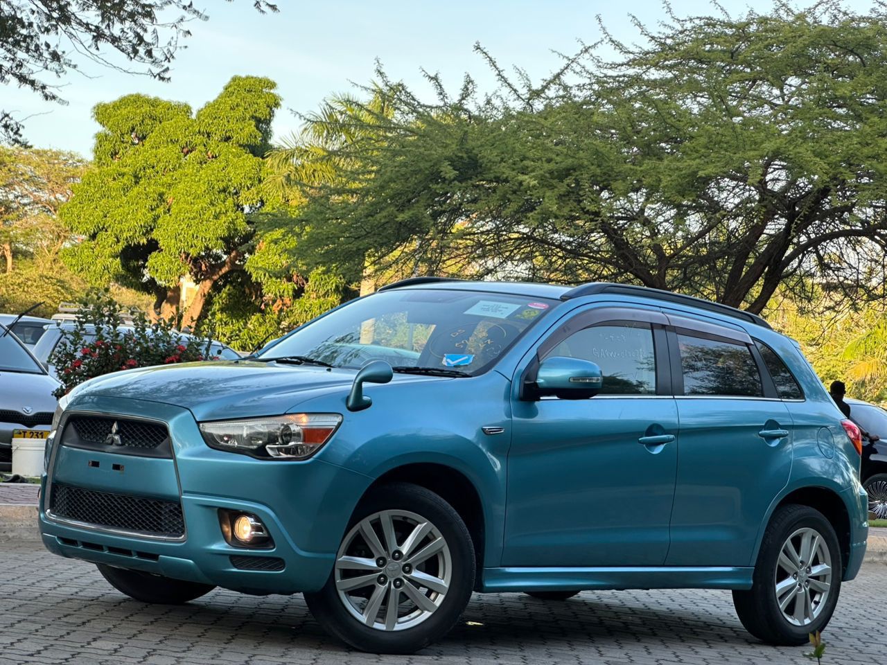MITSUBISHI thumbnail 3